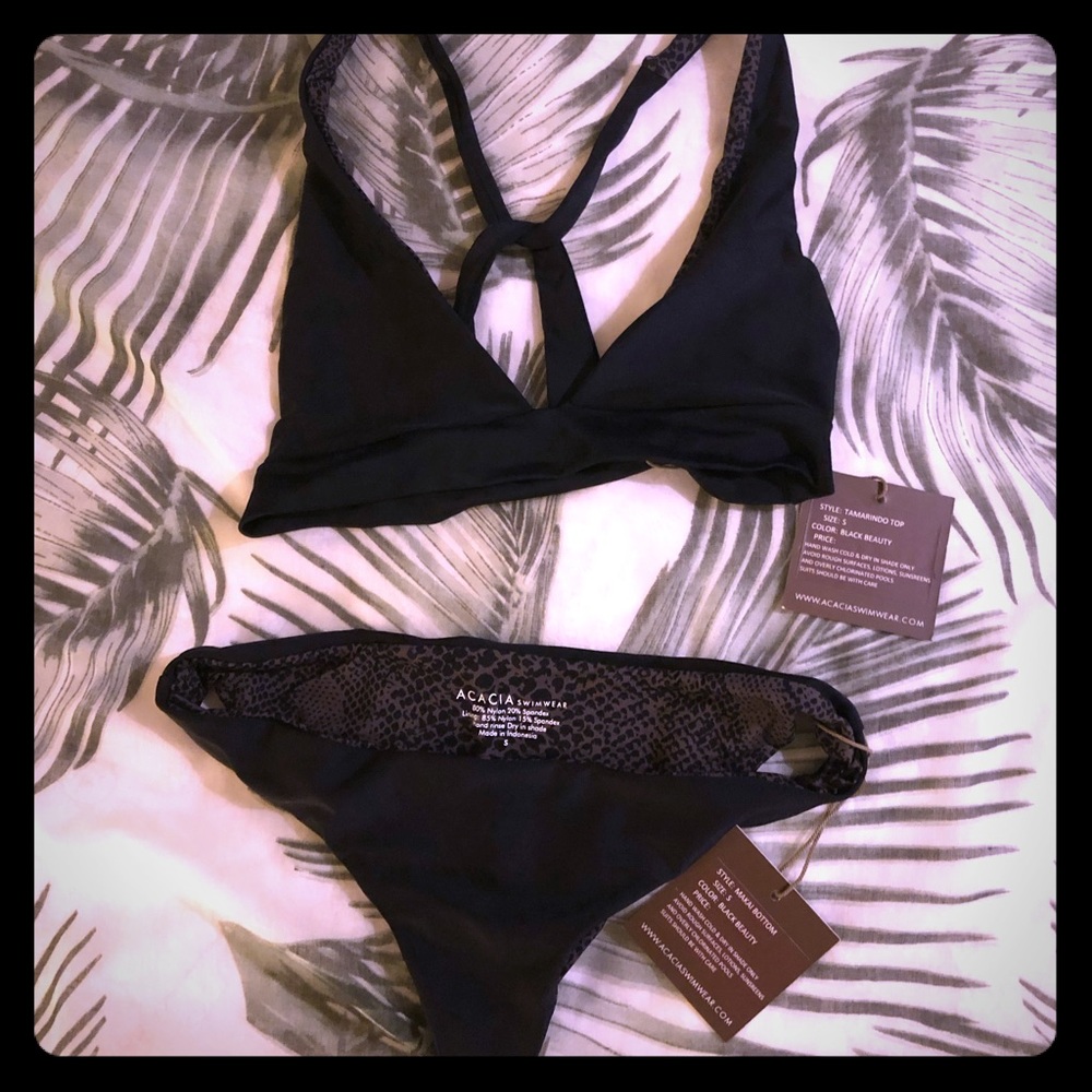 ACACIA set in Black Beauty
